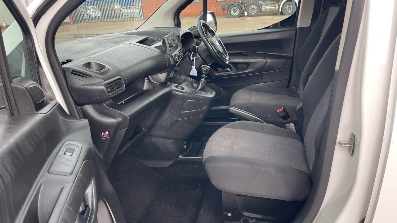 Легковой фургон Vauxhall Combo Cargo 2300 1.5 TURBO D 100PS: фото 16