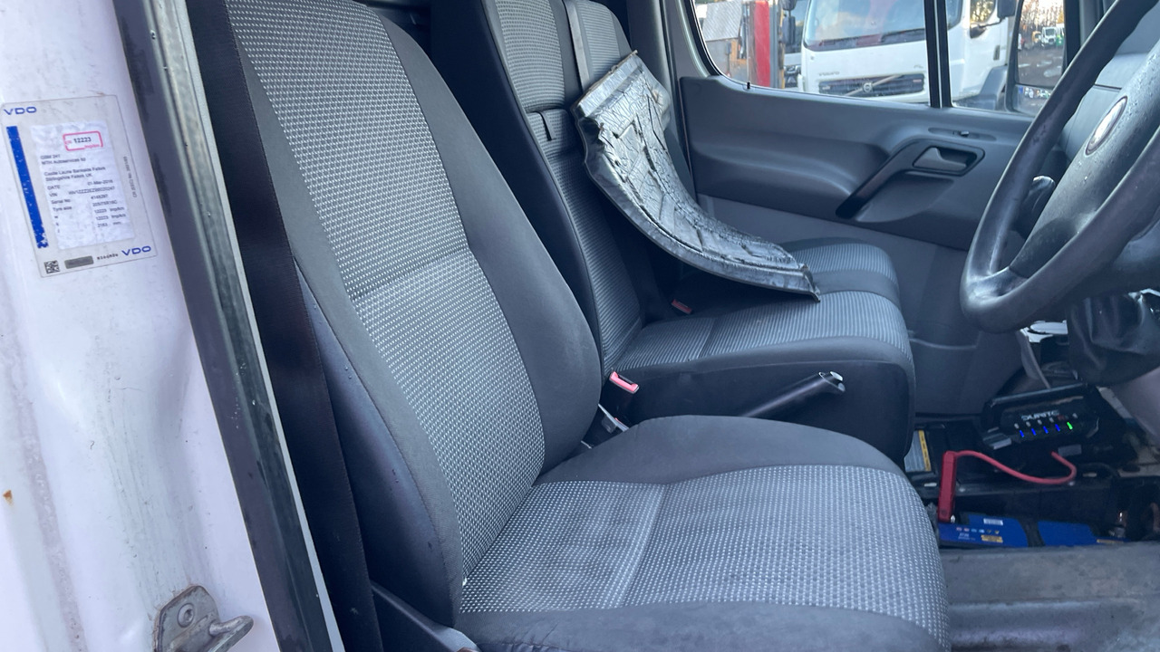 Volkswagen Crafter 50 PLUS 2.5 - Цельнометаллический фургон: фото 5 Volkswagen Crafter 50 PLUS 2.5 - Цельнометаллический фургон: фото 5