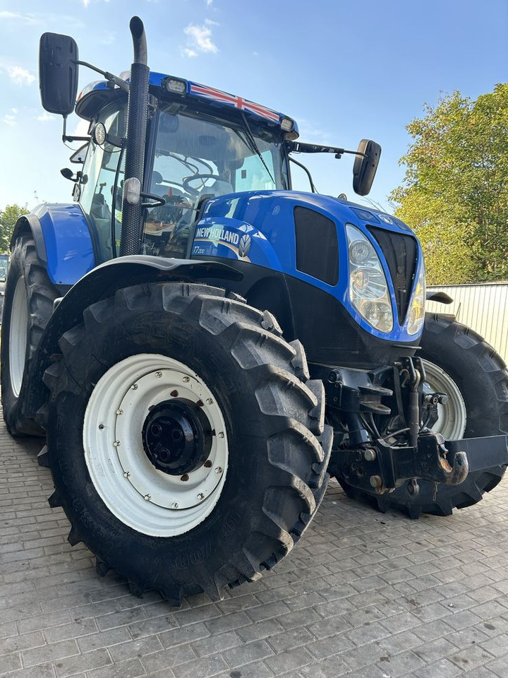 New Holland T7.200 skrzynia stopniowa 2013r TUZ Monitor Nowe Opon - Трактор: фото 2 New Holland T7.200 skrzynia stopniowa 2013r TUZ Monitor Nowe Opon - Трактор: фото 2