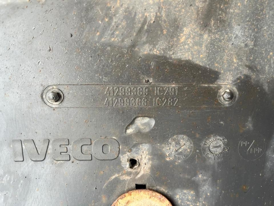 IVECO Stralis 450 Kotflügel vorne rechts 41299389 / 41299388 - Крыло для Грузовиков: фото 2 IVECO Stralis 450 Kotflügel vorne rechts 41299389 / 41299388 - Крыло для Грузовиков: фото 2