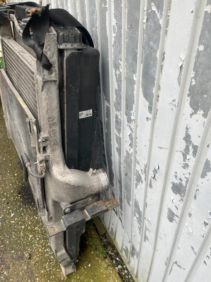 IVECO Stralis  Kühlerpaket Wasserkühler Radiator Kühler 41214781 - Радиатор для Грузовиков: фото 2 IVECO Stralis  Kühlerpaket Wasserkühler Radiator Kühler 41214781 - Радиатор для Грузовиков: фото 2