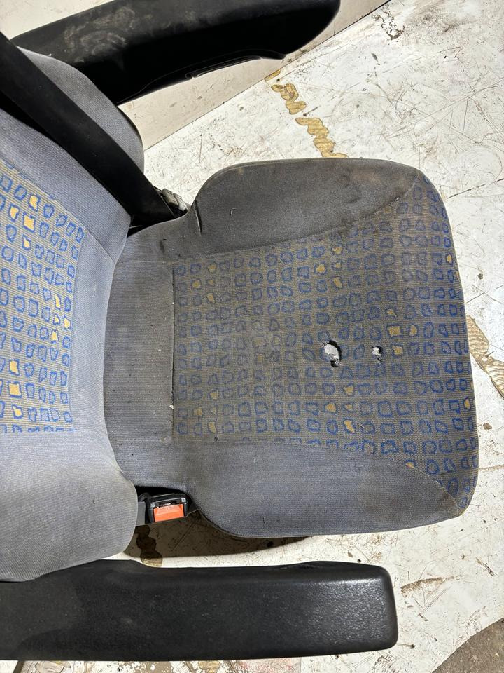 MAN TGA Fahrersitz mit Luft - Сиденье для Грузовиков: фото 4 MAN TGA Fahrersitz mit Luft - Сиденье для Грузовиков: фото 4