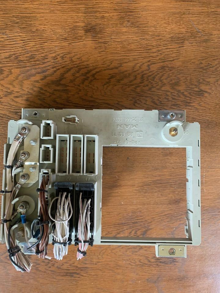 MAN TGS Sicherungskasten 81.25444.6074 - Предохранитель для Грузовиков: фото 3 MAN TGS Sicherungskasten 81.25444.6074 - Предохранитель для Грузовиков: фото 3