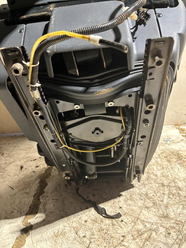 MAN TGX Fahrersitz - Сиденье для Грузовиков: фото 5 MAN TGX Fahrersitz - Сиденье для Грузовиков: фото 5