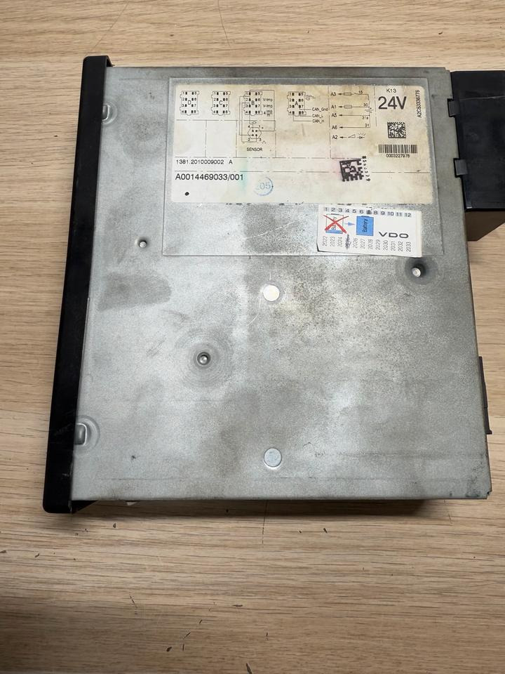 Mercedes Benz Actros MP4 VDO Tachograph A0014469033 - Тахограф: фото 4 Mercedes Benz Actros MP4 VDO Tachograph A0014469033 - Тахограф: фото 4