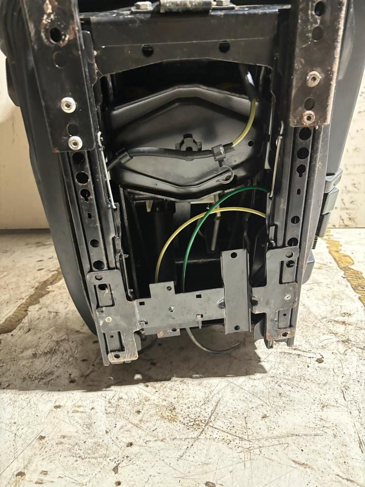 Mercedes-Benz Atego 2 Beifahrersitz mit Luft - Сиденье для Грузовиков: фото 5 Mercedes-Benz Atego 2 Beifahrersitz mit Luft - Сиденье для Грузовиков: фото 5