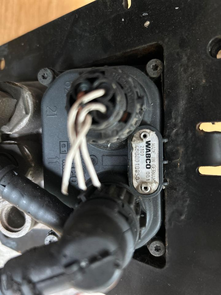 Wabco Bremssteuerventil 4800010050 - Тормозной клапан для Грузовиков: фото 3 Wabco Bremssteuerventil 4800010050 - Тормозной клапан для Грузовиков: фото 3