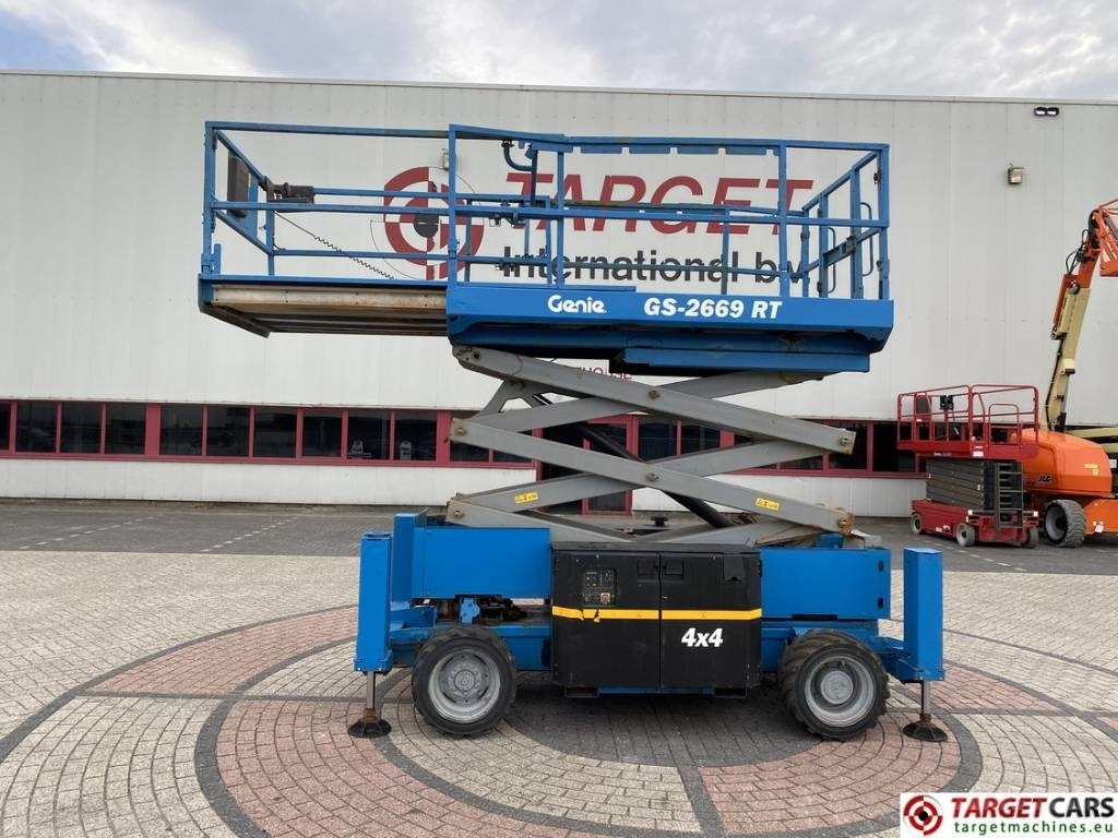 Genie GS-2669RT Diesel 4x4 Scissor Work Lift 1000cm - Ножничный подъемник: фото 5 Genie GS-2669RT Diesel 4x4 Scissor Work Lift 1000cm - Ножничный подъемник: фото 5