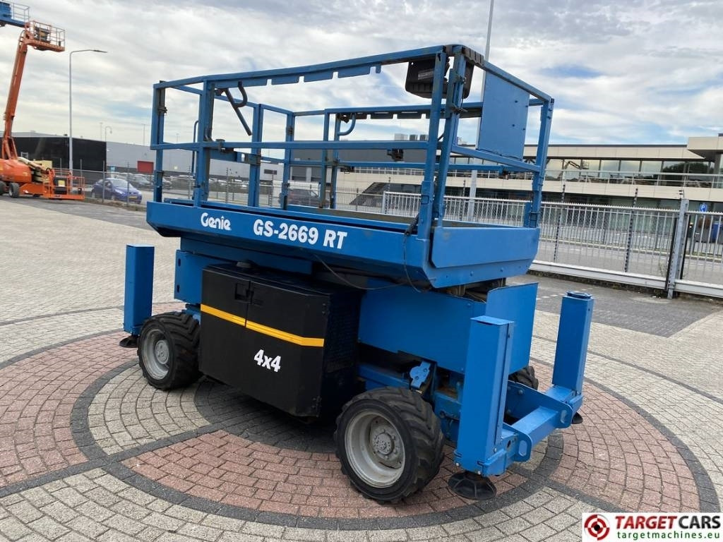 Genie GS-2669RT Diesel 4x4 Scissor Work Lift 1000cm - Ножничный подъемник: фото 2 Genie GS-2669RT Diesel 4x4 Scissor Work Lift 1000cm - Ножничный подъемник: фото 2
