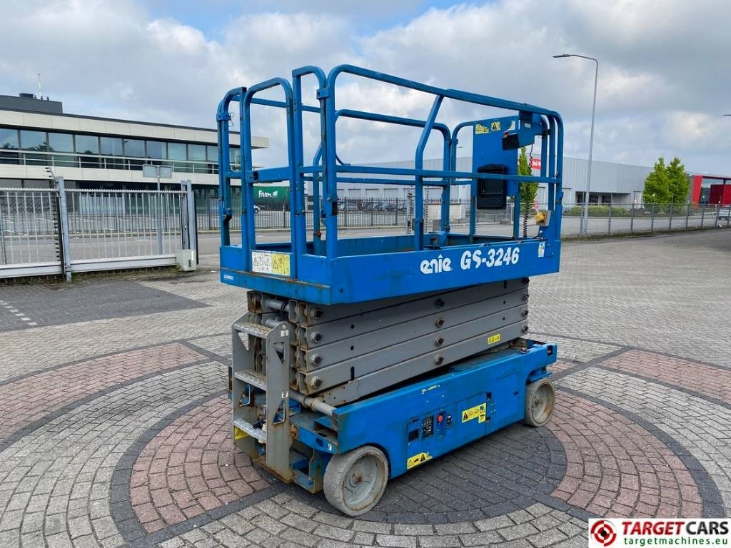 Genie GS-3246 Electric Scissor Work Lift 1175cm - Ножничный подъемник: фото 3 Genie GS-3246 Electric Scissor Work Lift 1175cm - Ножничный подъемник: фото 3