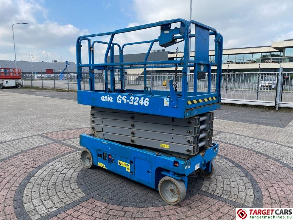 Genie GS-3246 Electric Scissor Work Lift 1175cm - Ножничный подъемник: фото 2 Genie GS-3246 Electric Scissor Work Lift 1175cm - Ножничный подъемник: фото 2