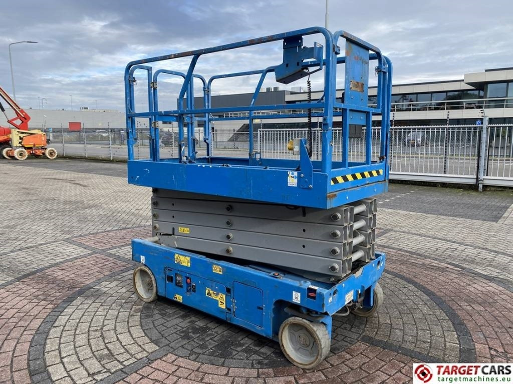 Genie GS-3246 Electric Scissor Work Lift 1175cm - Ножничный подъемник: фото 2 Genie GS-3246 Electric Scissor Work Lift 1175cm - Ножничный подъемник: фото 2