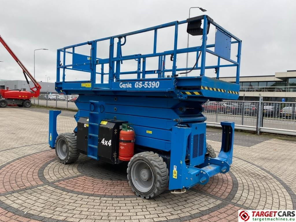 Genie GS-5390 RT LPG 4x4 Scissor Work Lift 1815cm - Ножничный подъемник: фото 2 Genie GS-5390 RT LPG 4x4 Scissor Work Lift 1815cm - Ножничный подъемник: фото 2