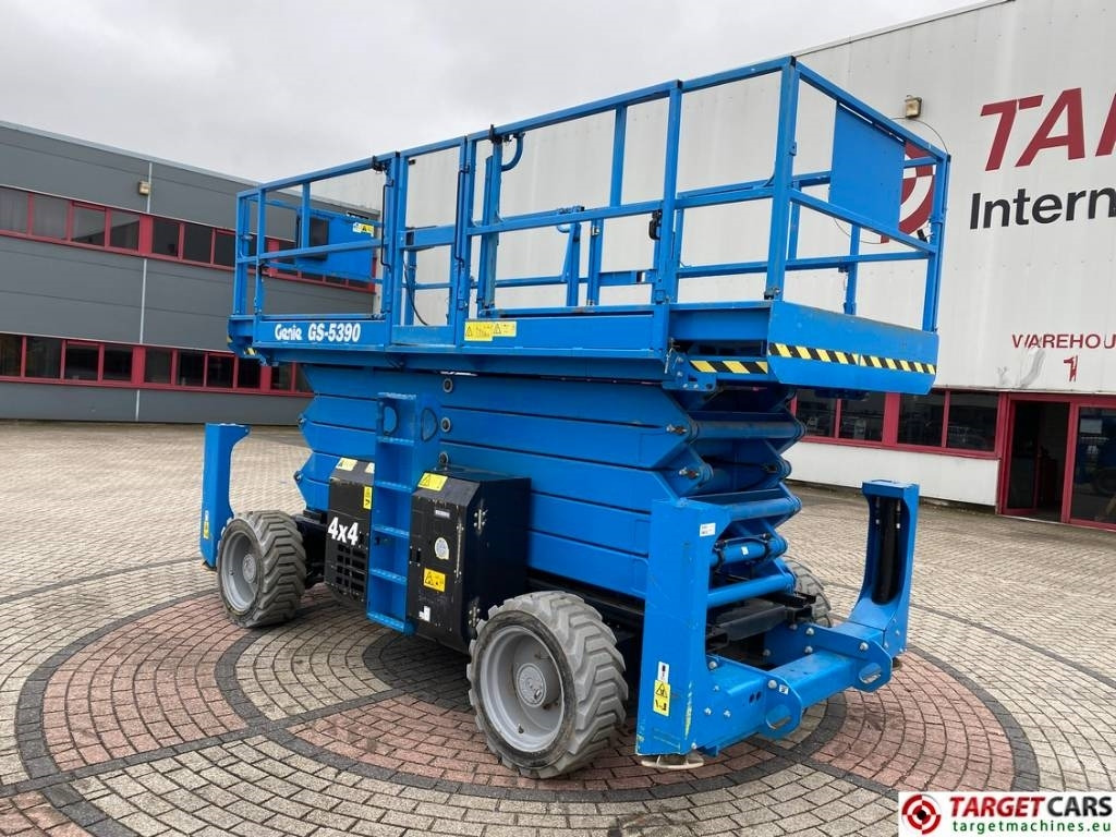 Genie GS-5390 RT LPG 4x4 Scissor Work Lift 1815cm - Ножничный подъемник: фото 4 Genie GS-5390 RT LPG 4x4 Scissor Work Lift 1815cm - Ножничный подъемник: фото 4
