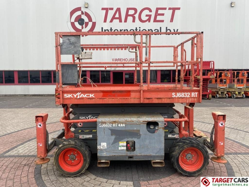 Ножничный подъемник SkyJack SJ6832 RT Diesel 4x4 Scissor Work Lift 1180cm: фото 36