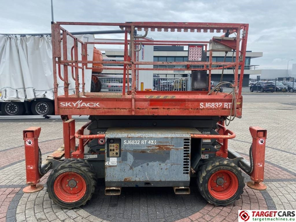 Ножничный подъемник SkyJack SJ6832 RT Diesel 4x4 Scissor Work Lift 1180cm: фото 35