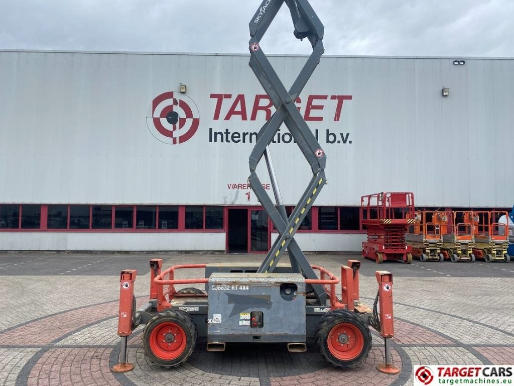 Ножничный подъемник SkyJack SJ6832 RT Diesel 4x4 Scissor Work Lift 1180cm: фото 19