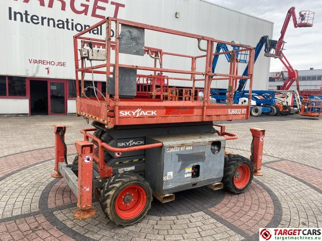 SkyJack SJ6832 RT Diesel 4x4 Scissor Work Lift 1180cm - Ножничный подъемник: фото 1 SkyJack SJ6832 RT Diesel 4x4 Scissor Work Lift 1180cm - Ножничный подъемник: фото 1