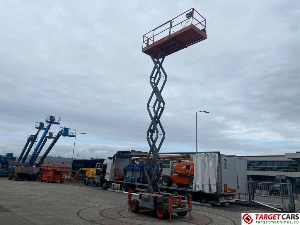 Ножничный подъемник SkyJack SJ6832 RT Diesel 4x4 Scissor Work Lift 1180cm: фото 7