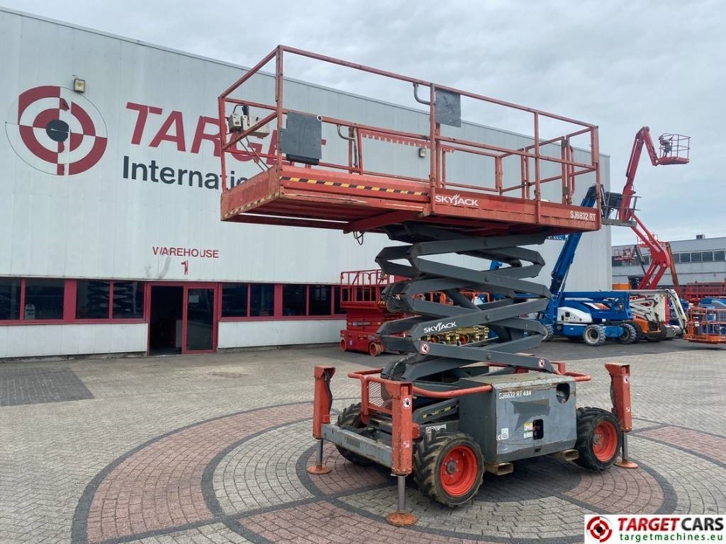 Ножничный подъемник SkyJack SJ6832 RT Diesel 4x4 Scissor Work Lift 1180cm: фото 26