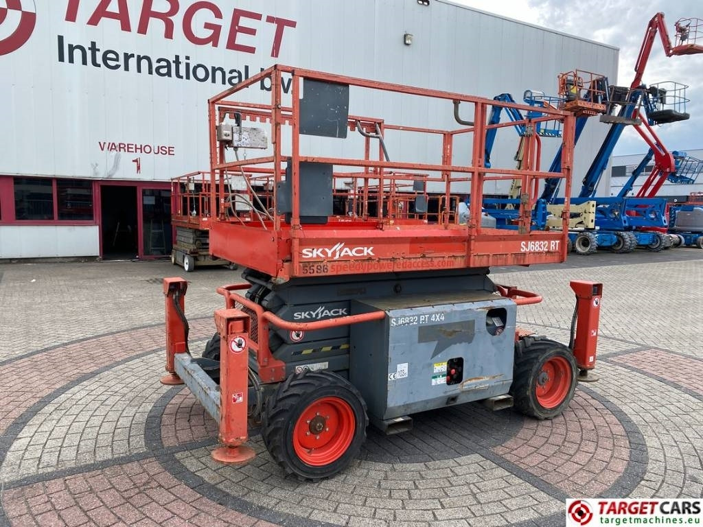 SkyJack SJ6832RT Diesel 4x4 Scissor 6832 Work Lift 1180cm - Ножничный подъемник: фото 1 SkyJack SJ6832RT Diesel 4x4 Scissor 6832 Work Lift 1180cm - Ножничный подъемник: фото 1