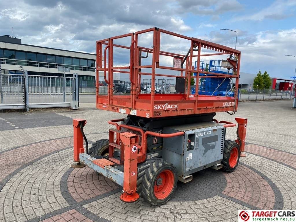 SkyJack SJ6832RT Diesel 4x4 Scissor 6832 Work Lift 1180cm - Ножничный подъемник: фото 3 SkyJack SJ6832RT Diesel 4x4 Scissor 6832 Work Lift 1180cm - Ножничный подъемник: фото 3