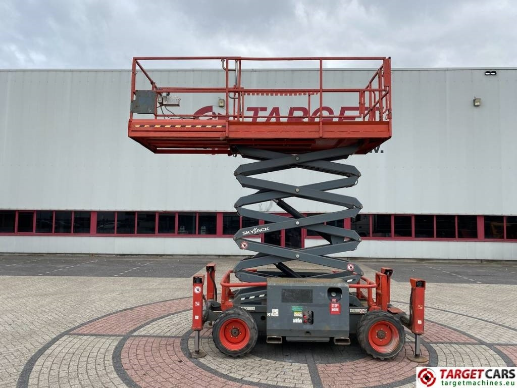 SkyJack SJ6832RT Diesel 4x4 Scissor 6832 Work Lift 1180cm - Ножничный подъемник: фото 5 SkyJack SJ6832RT Diesel 4x4 Scissor 6832 Work Lift 1180cm - Ножничный подъемник: фото 5