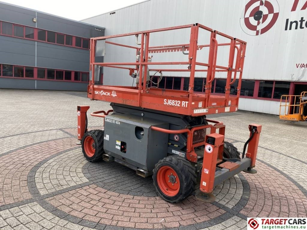 SkyJack SJ6832RT Diesel Scissor Work Lift 1180cm - Ножничный подъемник: фото 4 SkyJack SJ6832RT Diesel Scissor Work Lift 1180cm - Ножничный подъемник: фото 4