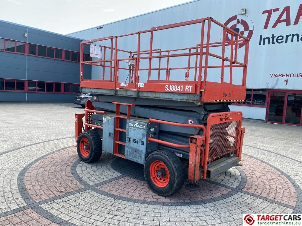SkyJack SJ8841 RT Diesel 4x4 Scissor Work Lift 1430cm - Ножничный подъемник: фото 4 SkyJack SJ8841 RT Diesel 4x4 Scissor Work Lift 1430cm - Ножничный подъемник: фото 4