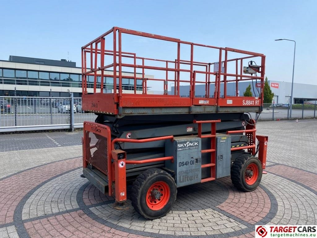 SkyJack SJ8841 RT Diesel 4x4 Scissor Work Lift 1430cm - Ножничный подъемник: фото 3 SkyJack SJ8841 RT Diesel 4x4 Scissor Work Lift 1430cm - Ножничный подъемник: фото 3