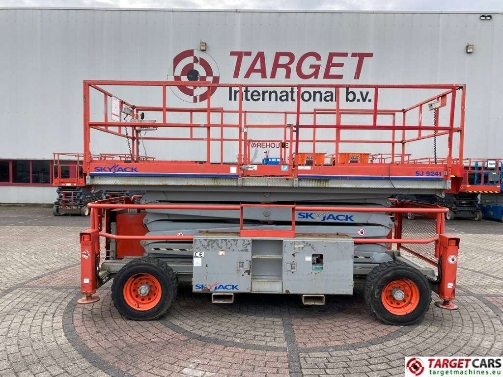SkyJack SJ9241 RT Diesel 4x4 Scissor Work Lift 1450cm - Ножничный подъемник: фото 5 SkyJack SJ9241 RT Diesel 4x4 Scissor Work Lift 1450cm - Ножничный подъемник: фото 5