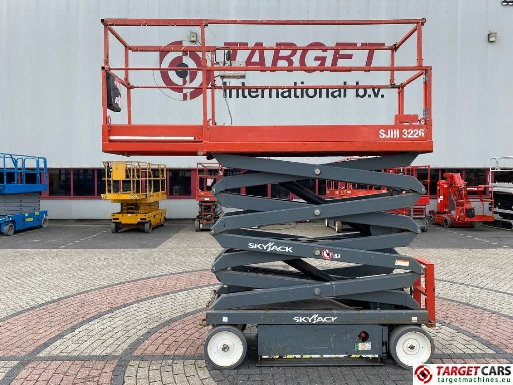 SkyJack SJIII-3226 Electric 3226 Scissor Work Lift 990cm  - Ножничный подъемник: фото 5 SkyJack SJIII-3226 Electric 3226 Scissor Work Lift 990cm  - Ножничный подъемник: фото 5