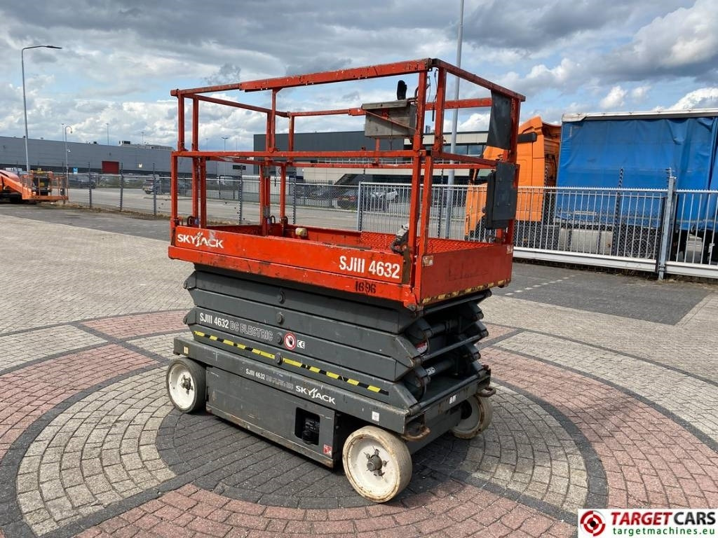 SkyJack SJIII-4632 Electric 4632 Scissor Work Lift 1170cm - Ножничный подъемник: фото 2 SkyJack SJIII-4632 Electric 4632 Scissor Work Lift 1170cm - Ножничный подъемник: фото 2