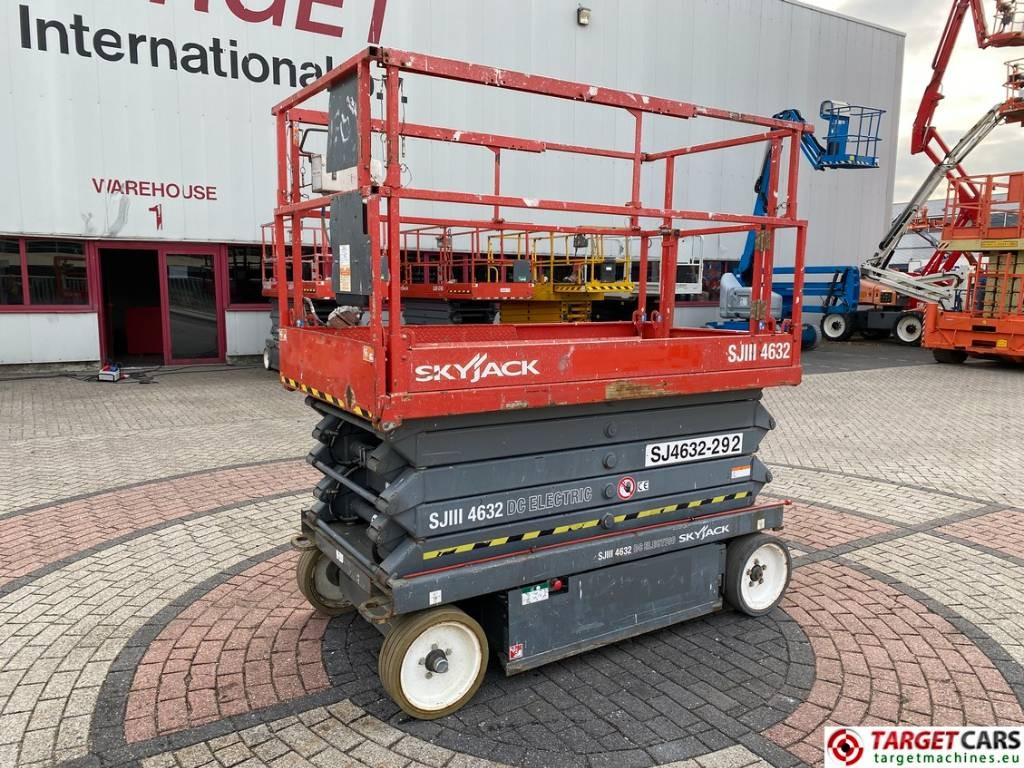 SkyJack SJIII-4632 Electric 4632 Scissor Work Lift 1170cm  - Ножничный подъемник: фото 1 SkyJack SJIII-4632 Electric 4632 Scissor Work Lift 1170cm  - Ножничный подъемник: фото 1