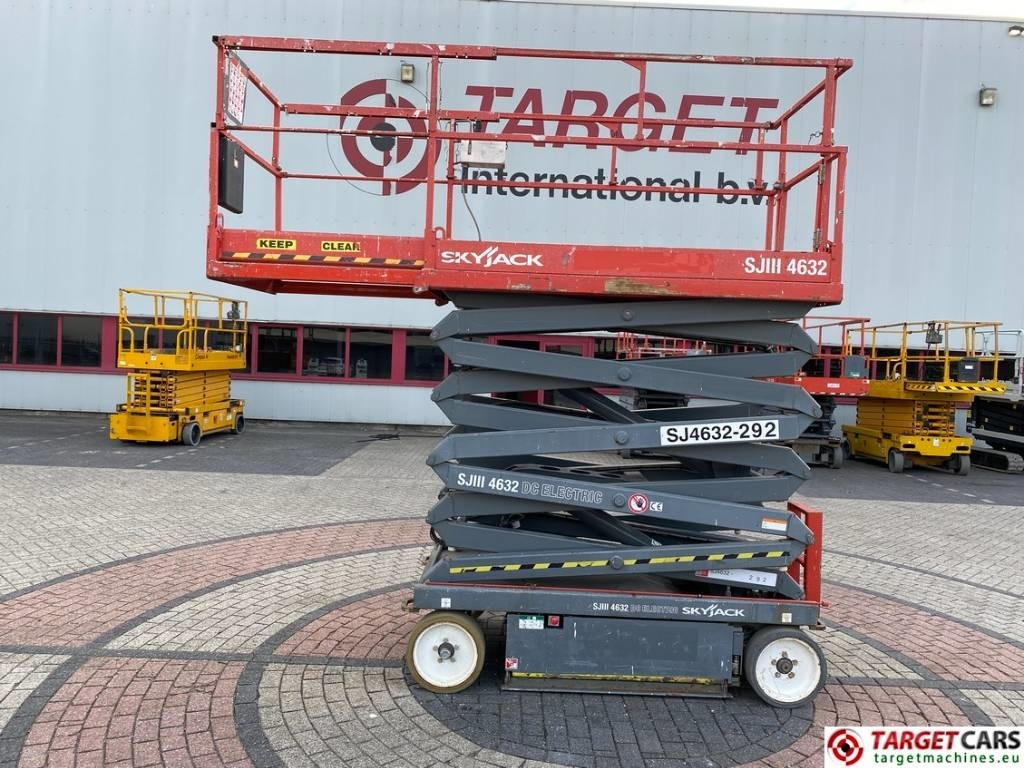 SkyJack SJIII-4632 Electric 4632 Scissor Work Lift 1170cm  - Ножничный подъемник: фото 5 SkyJack SJIII-4632 Electric 4632 Scissor Work Lift 1170cm  - Ножничный подъемник: фото 5