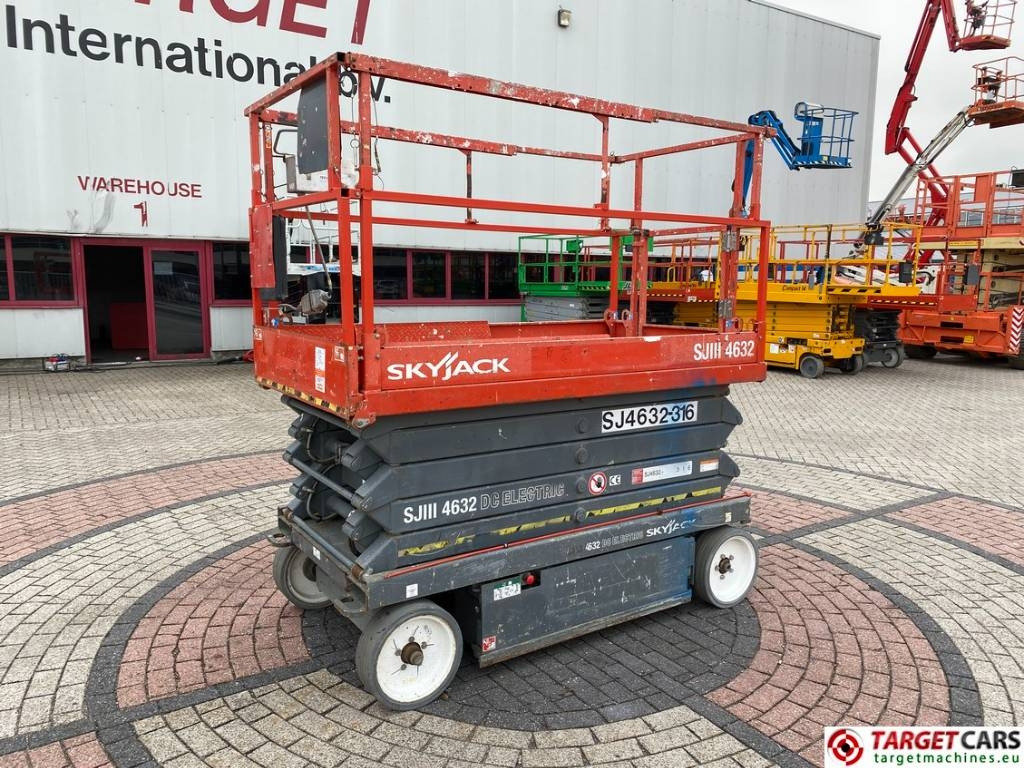 SkyJack SJIII-4632 Electric 4632 Scissor Work Lift 1170cm  - Ножничный подъемник: фото 1 SkyJack SJIII-4632 Electric 4632 Scissor Work Lift 1170cm  - Ножничный подъемник: фото 1