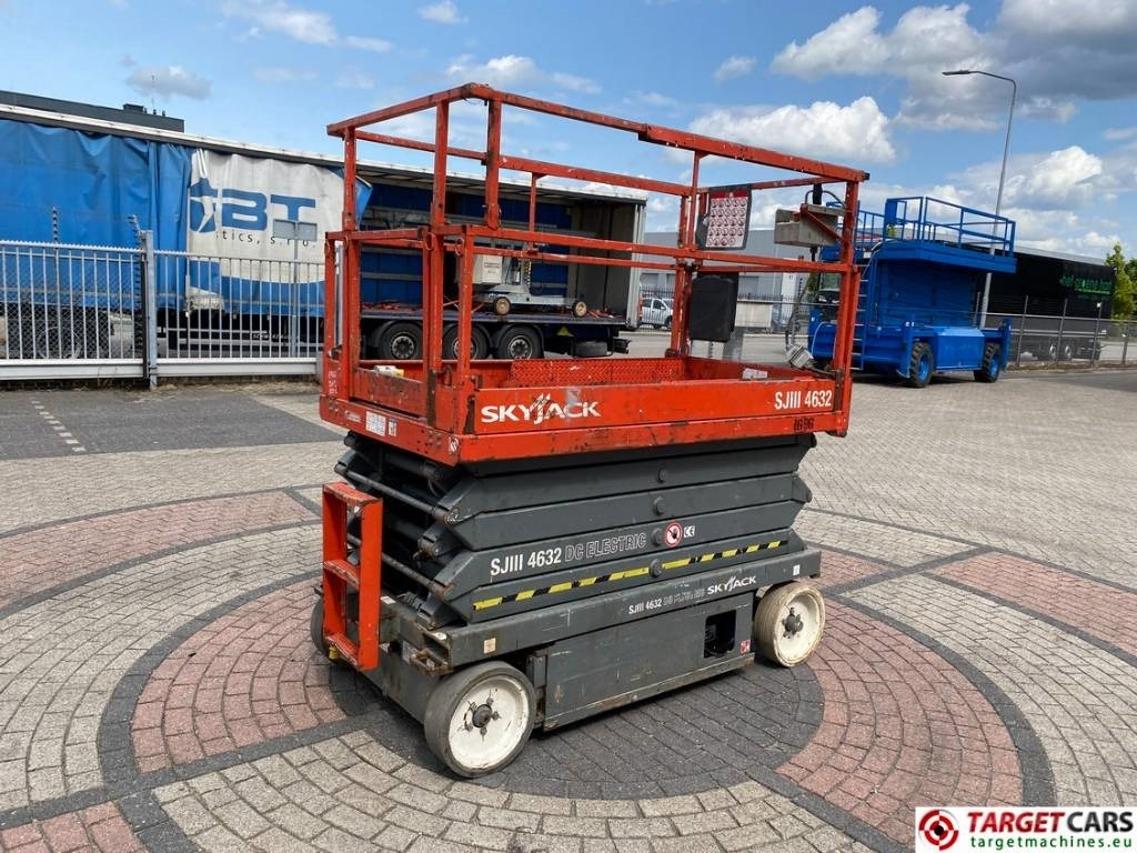 SkyJack SJIII-4632 Electric 4632 Scissor Work Lift 1170cm - Ножничный подъемник: фото 3 SkyJack SJIII-4632 Electric 4632 Scissor Work Lift 1170cm - Ножничный подъемник: фото 3