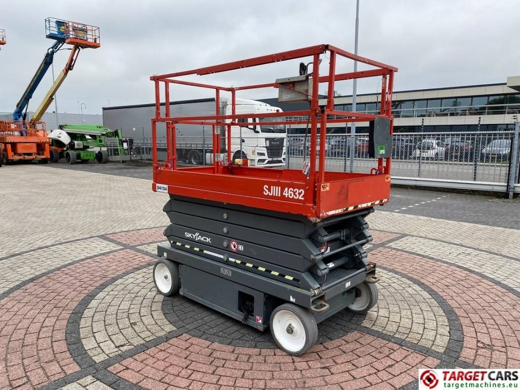 SkyJack SJIII-4632 Electric 4632 Scissor Work Lift 1170cm - Ножничный подъемник: фото 2 SkyJack SJIII-4632 Electric 4632 Scissor Work Lift 1170cm - Ножничный подъемник: фото 2