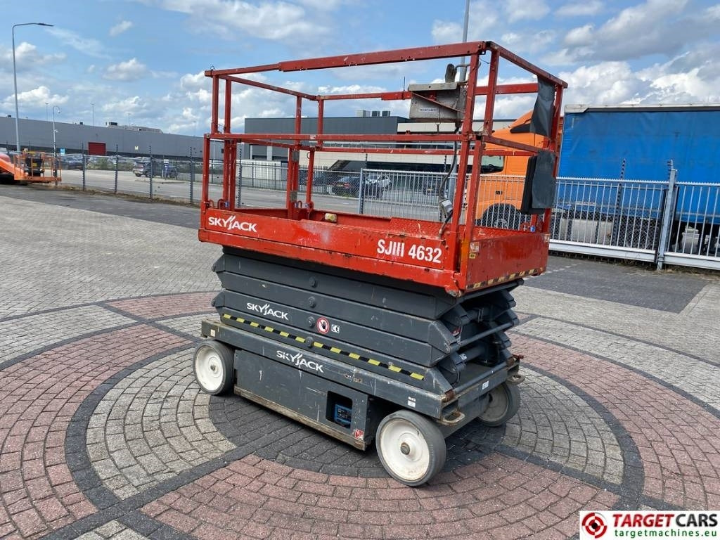 SkyJack SJIII-4632 Electric 4632 Scissor Work Lift 1170cm - Ножничный подъемник: фото 2 SkyJack SJIII-4632 Electric 4632 Scissor Work Lift 1170cm - Ножничный подъемник: фото 2