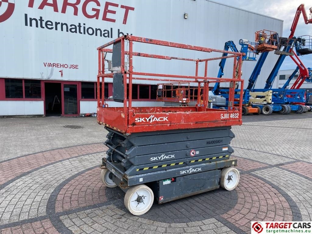 SkyJack SJIII-4632 Electric 4632 Scissor Work Lift 1170cm - Ножничный подъемник: фото 1 SkyJack SJIII-4632 Electric 4632 Scissor Work Lift 1170cm - Ножничный подъемник: фото 1