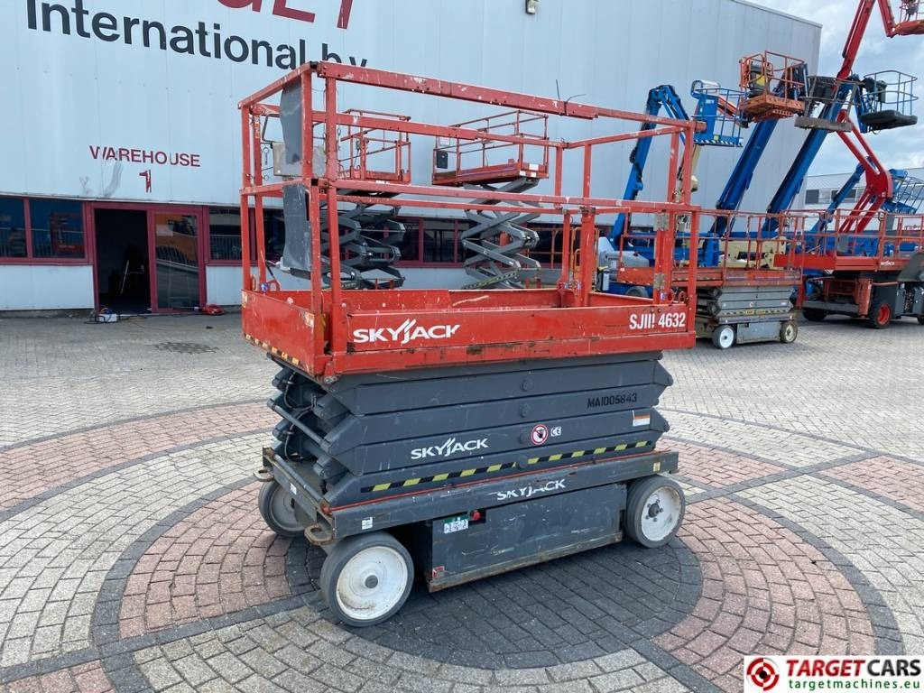 SkyJack SJIII-4632 Electric 4632 Scissor Work Lift 1170cm - Ножничный подъемник: фото 1 SkyJack SJIII-4632 Electric 4632 Scissor Work Lift 1170cm - Ножничный подъемник: фото 1