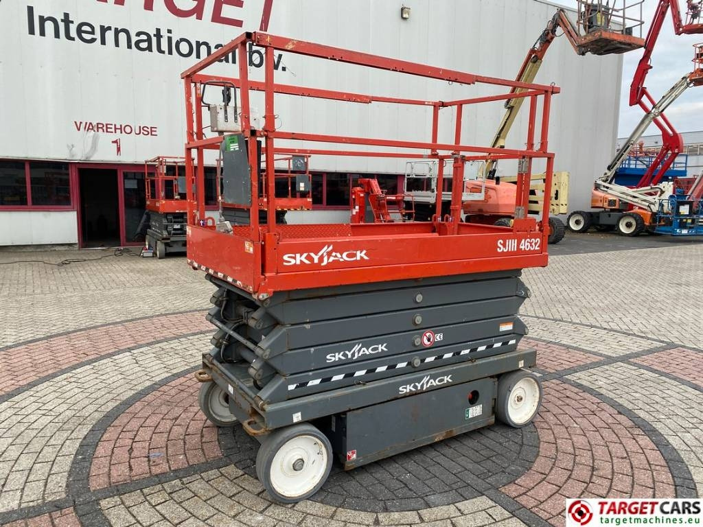 SkyJack SJIII-4632 Electric 4632 Scissor Work Lift 1170cm  - Ножничный подъемник: фото 1 SkyJack SJIII-4632 Electric 4632 Scissor Work Lift 1170cm  - Ножничный подъемник: фото 1