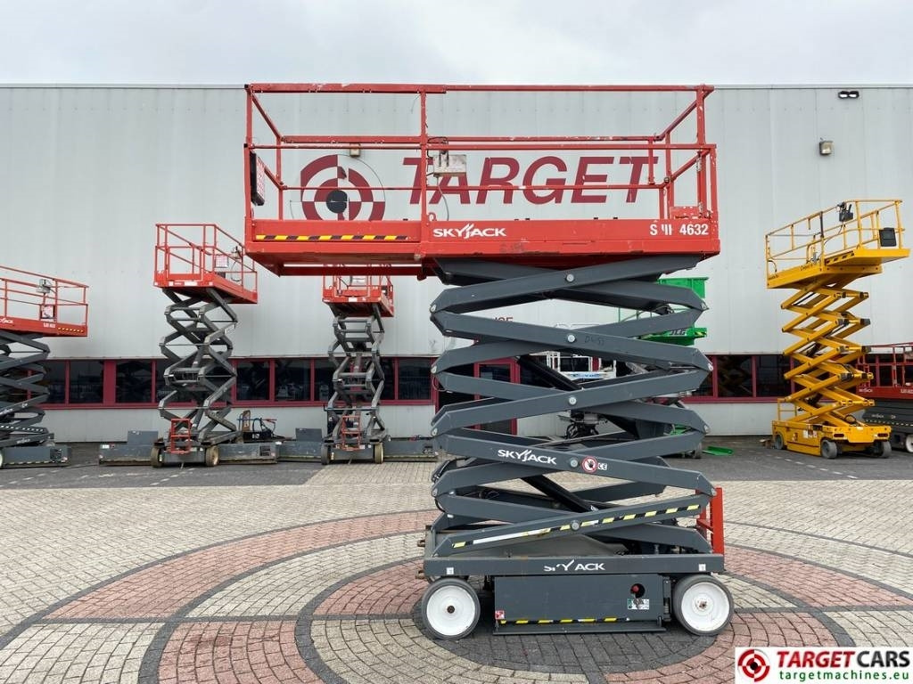 SkyJack SJIII-4632 Electric 4632 Scissor Work Lift 1170cm - Ножничный подъемник: фото 5 SkyJack SJIII-4632 Electric 4632 Scissor Work Lift 1170cm - Ножничный подъемник: фото 5
