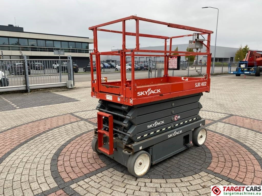 SkyJack SJIII-4632 Electric 4632 Scissor Work lift 1170cm - Ножничный подъемник: фото 3 SkyJack SJIII-4632 Electric 4632 Scissor Work lift 1170cm - Ножничный подъемник: фото 3