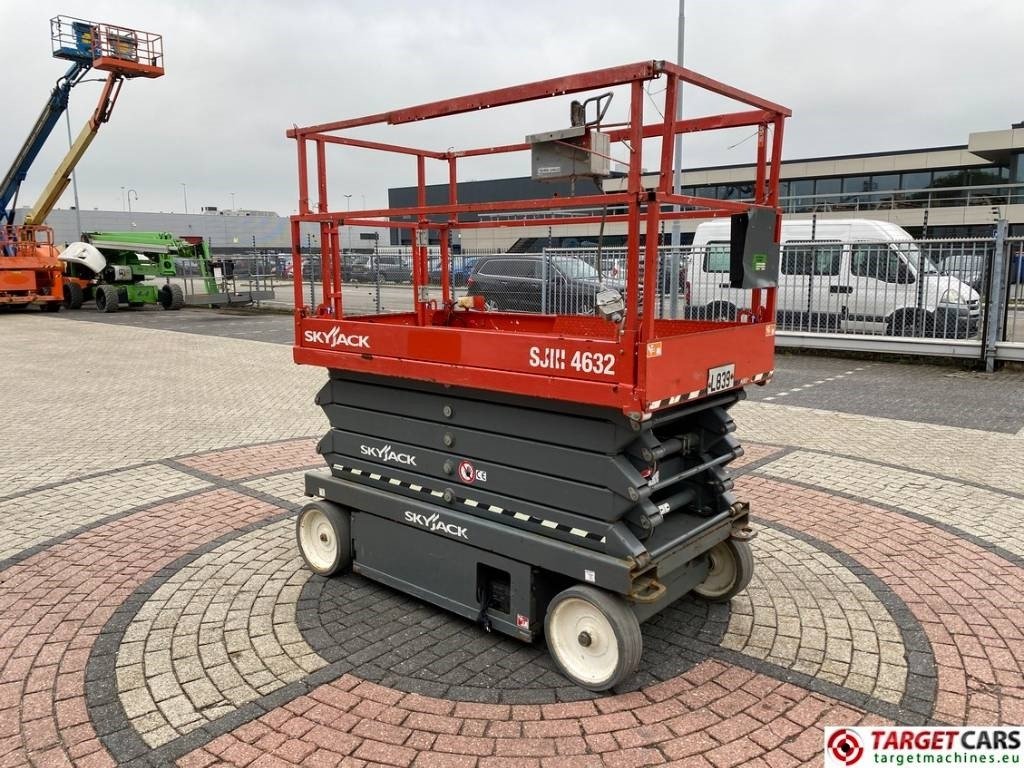SkyJack SJIII-4632 Electric 4632 Scissor Work lift 1170cm - Ножничный подъемник: фото 2 SkyJack SJIII-4632 Electric 4632 Scissor Work lift 1170cm - Ножничный подъемник: фото 2