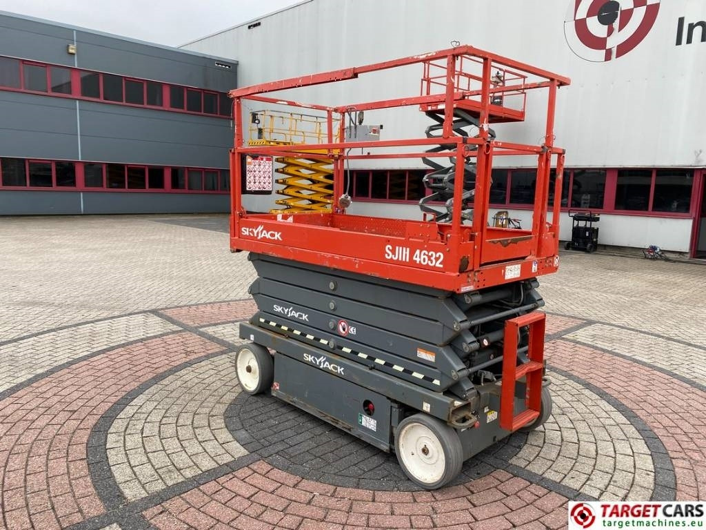 SkyJack SJIII-4632 Electric 4632 Scissor Work lift 1170cm - Ножничный подъемник: фото 4 SkyJack SJIII-4632 Electric 4632 Scissor Work lift 1170cm - Ножничный подъемник: фото 4