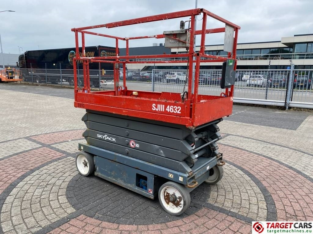SkyJack SJIII-4632 Electric Scissor Work Lift 1170cm - Ножничный подъемник: фото 2 SkyJack SJIII-4632 Electric Scissor Work Lift 1170cm - Ножничный подъемник: фото 2