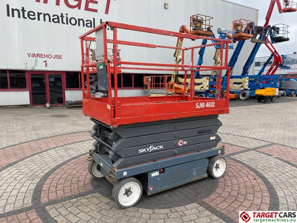 SkyJack SJIII-4632 Electric Scissor Work Lift 1170cm - Ножничный подъемник: фото 1 SkyJack SJIII-4632 Electric Scissor Work Lift 1170cm - Ножничный подъемник: фото 1