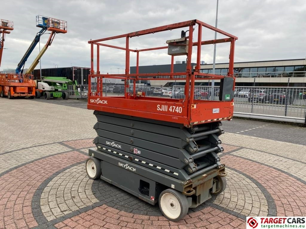 SkyJack SJIII-4740 Electric 4740 Scissor Work Lift 1380cm  - Ножничный подъемник: фото 2 SkyJack SJIII-4740 Electric 4740 Scissor Work Lift 1380cm  - Ножничный подъемник: фото 2