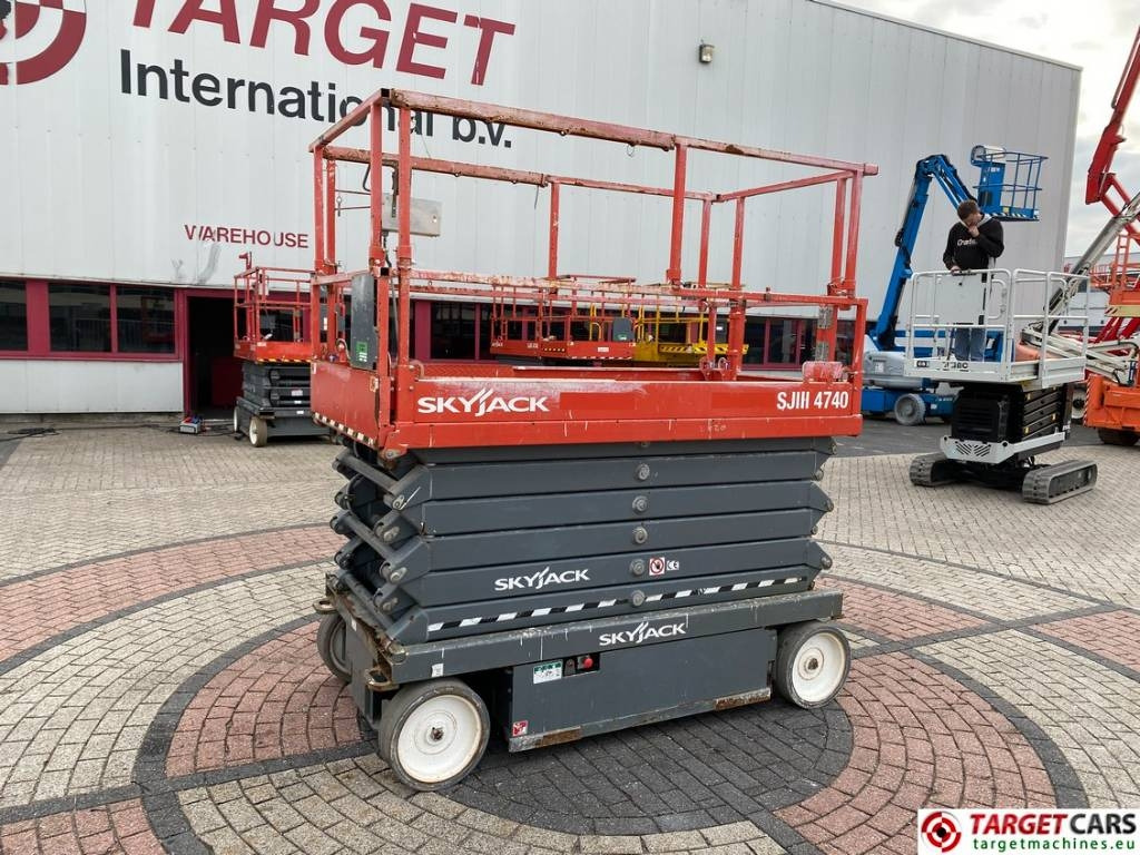 SkyJack SJIII-4740 Electric 4740 Scissor Work Lift 1380cm  - Ножничный подъемник: фото 1 SkyJack SJIII-4740 Electric 4740 Scissor Work Lift 1380cm  - Ножничный подъемник: фото 1
